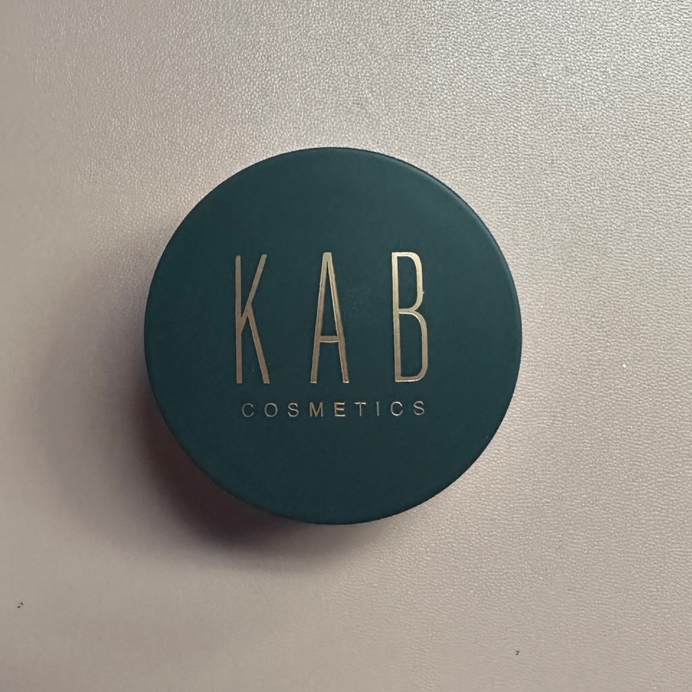 KAB Cosmetics Loose Setting Powder - Picture 2 of 5